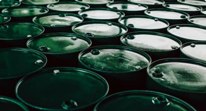 Бочки с нефтью